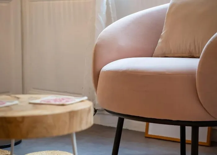 Valere Nid D'amour Pour 2 Proche Cathedrale Руан