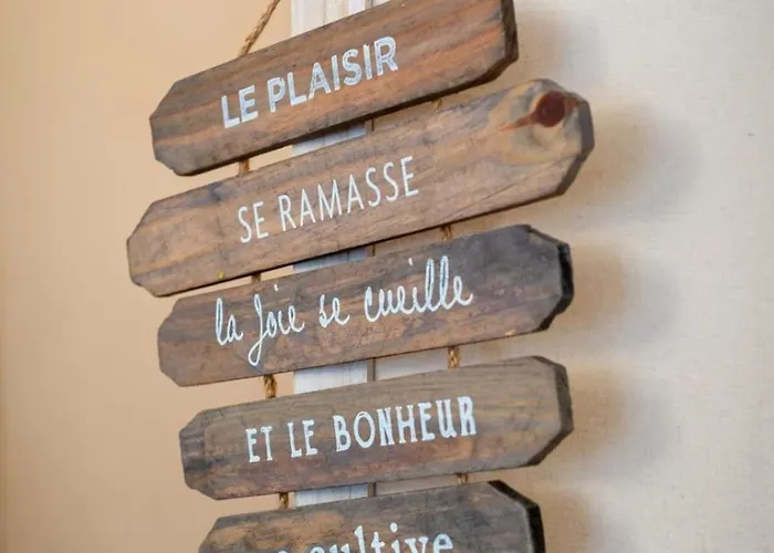 Valere Nid D'amour Pour 2 Proche Cathedrale Руан